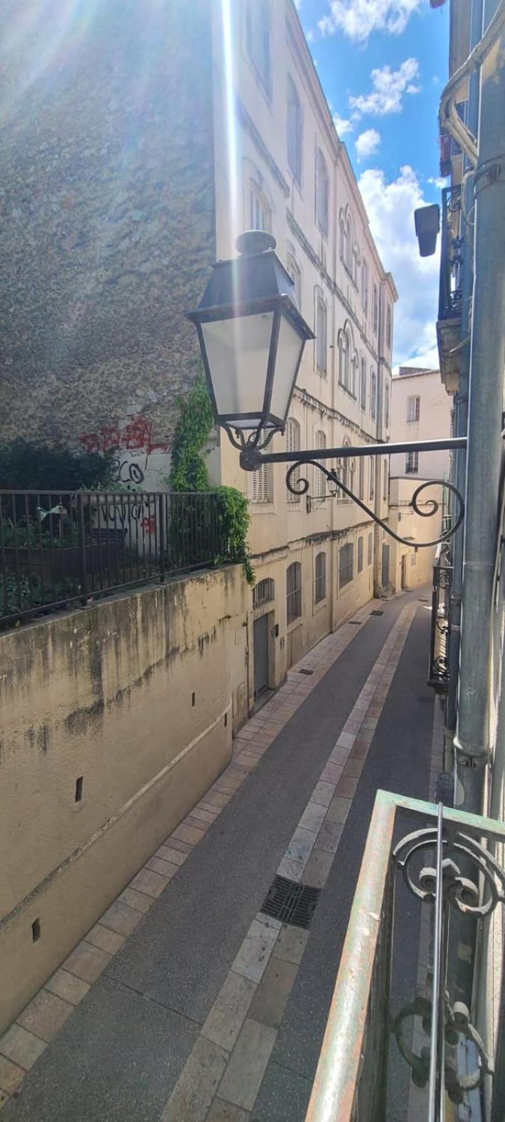 Studio Au Coeur Historique De Montpellier, 2 Personnes Et Wifi Luaran gambar