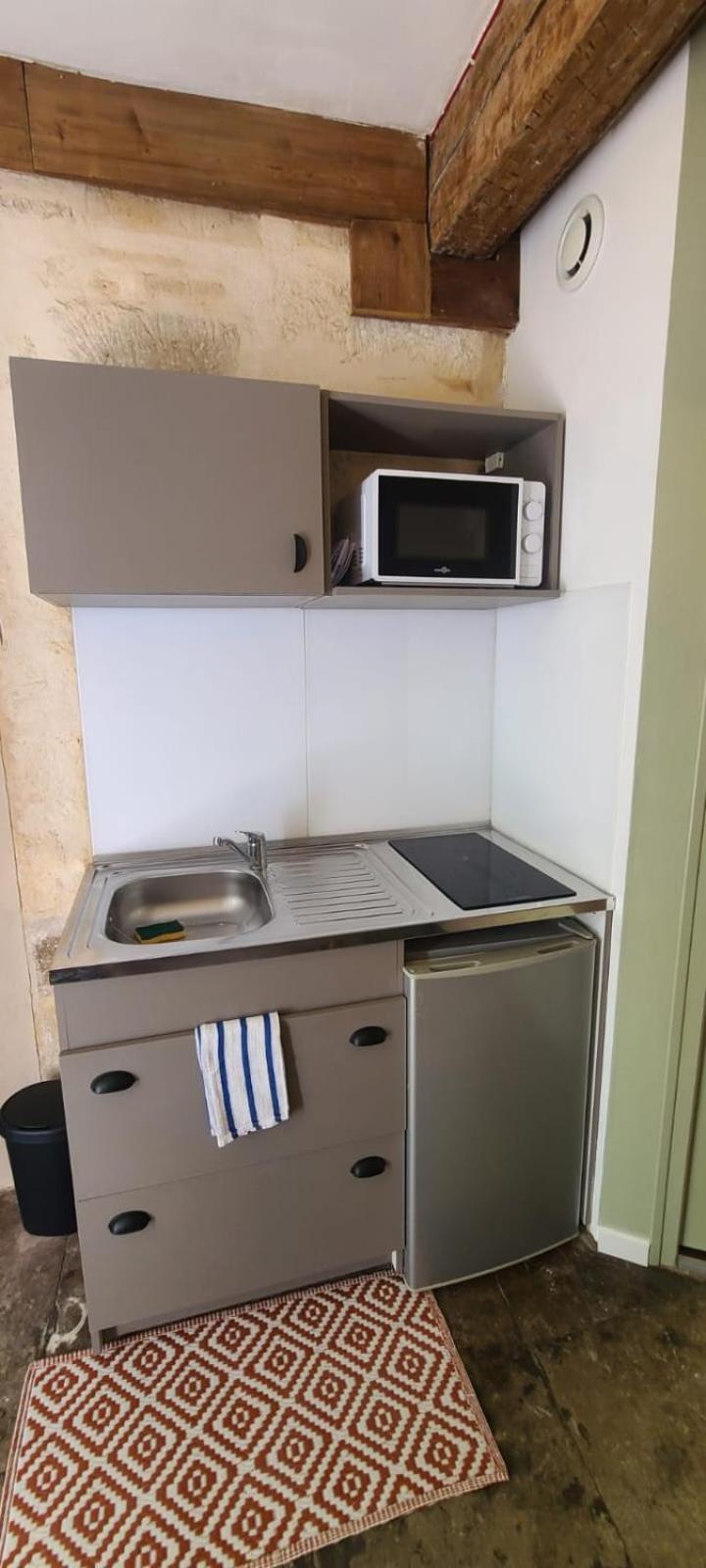 Studio Au Coeur Historique De Montpellier, 2 Personnes Et Wifi Luaran gambar
