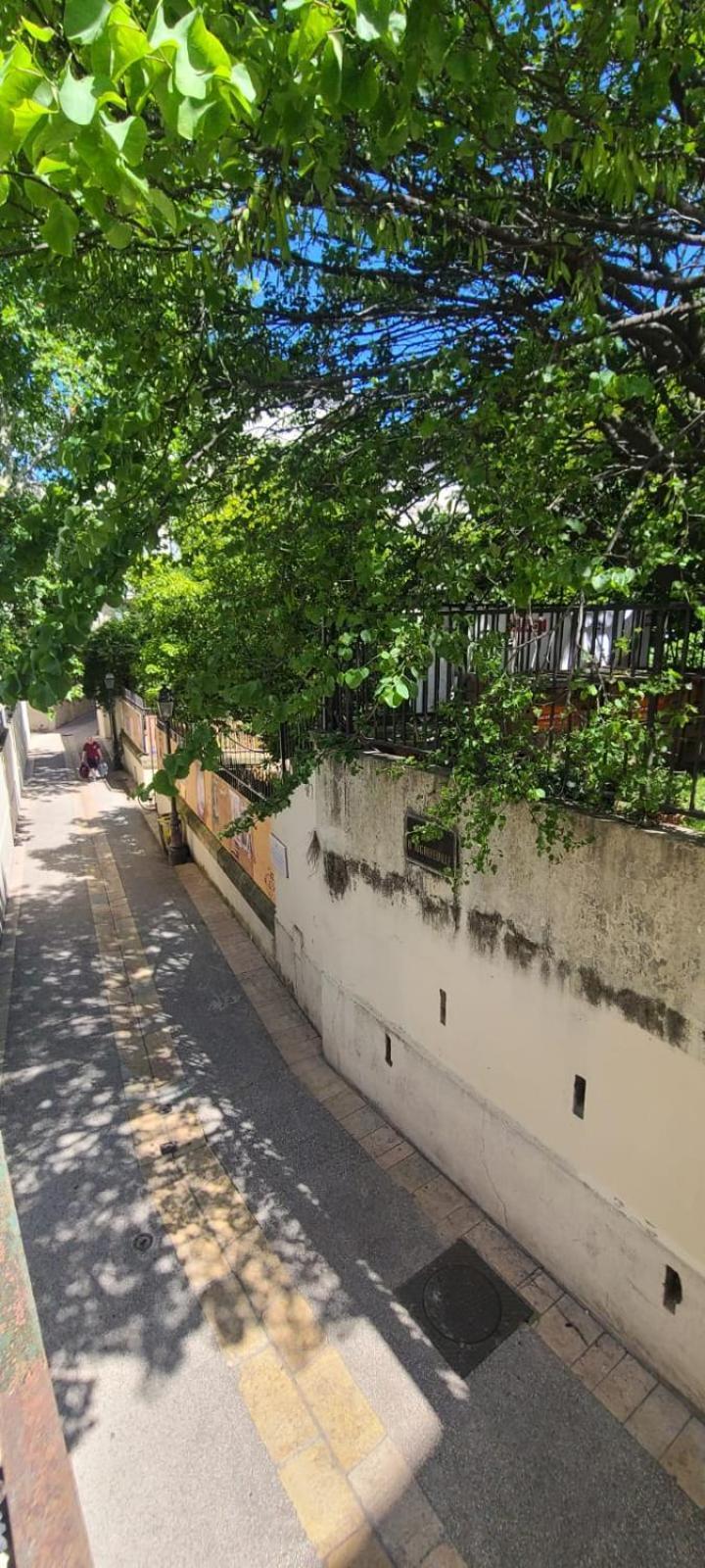 Studio Au Coeur Historique De Montpellier, 2 Personnes Et Wifi Luaran gambar